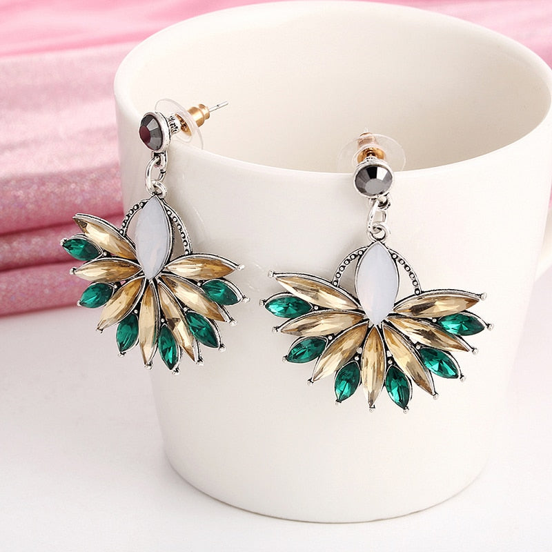 Boucles d’Oreilles Fleur en Cristal – Touche Féminine