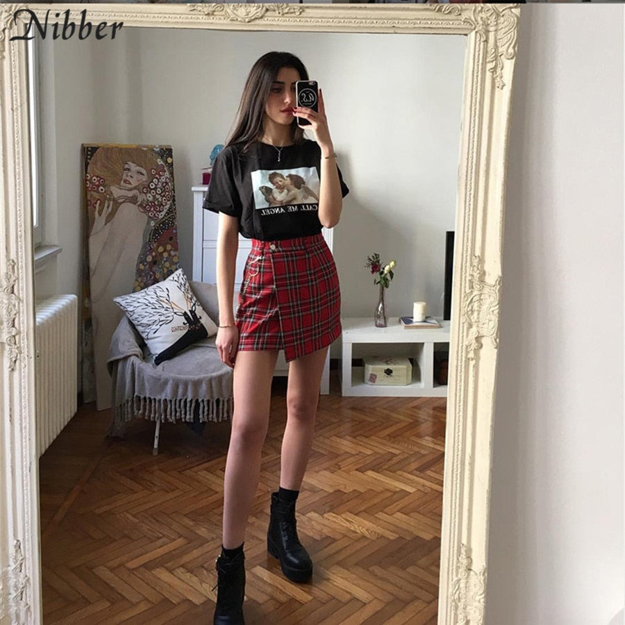 Jupe Courte à Carreaux – Style Tendance