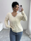 Pull en Maille Câblée – Col V & Détails Dentelle