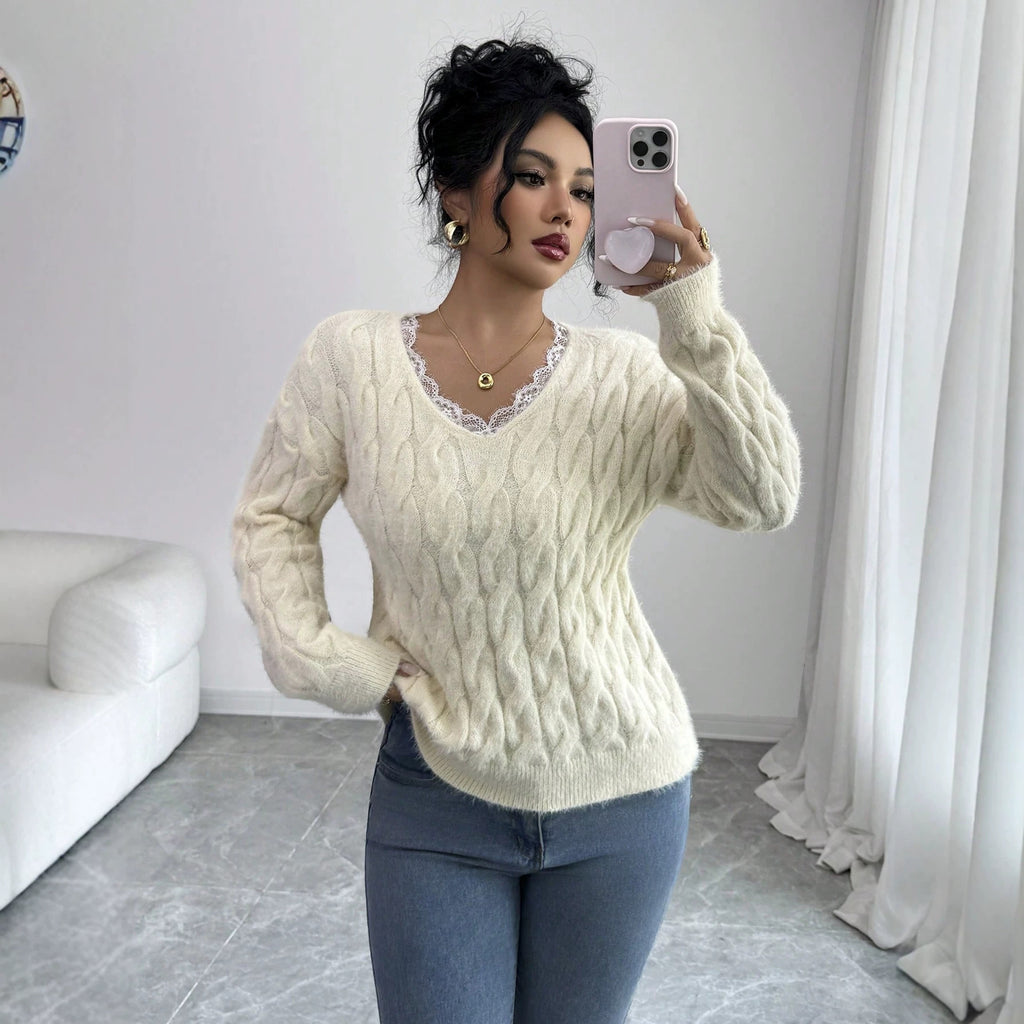 Pull en Maille Câblée – Col V & Détails Dentelle
